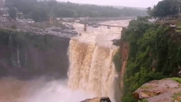 ಭಾರತದ ನಯಾಗರ ಎಂದೇ ಕರೆಯುವ ಗೋಕಾಕ್ ಜಲಪಾತ