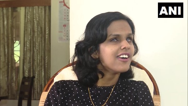 ತಮ್ಮ ಪೋಷಕರನ್ನು ಹಾಡಿ ಹೊಗಳಿದ ಹನ್ನಾ ಸೈಮನ್ 