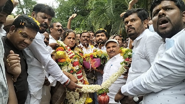 ಪಕ್ಷೇತರರಾಗಿ ಗಿದ್ದಿದ್ದ ಶಿವರಂಜನಿ ಪಕ್ಷೇತರರಾಗಿ ಗಿದ್ದಿದ್ದ ಶಿವರಂಜನಿ
