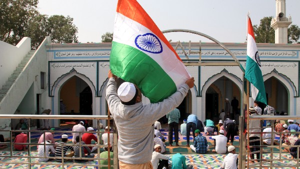 ಮಾಧ್ಯಮಗಳು ಖಾತೆಯ ಮುಖಪುಟದಲ್ಲಿ ತ್ರಿವರ್ಣ ಧ್ವಜ 