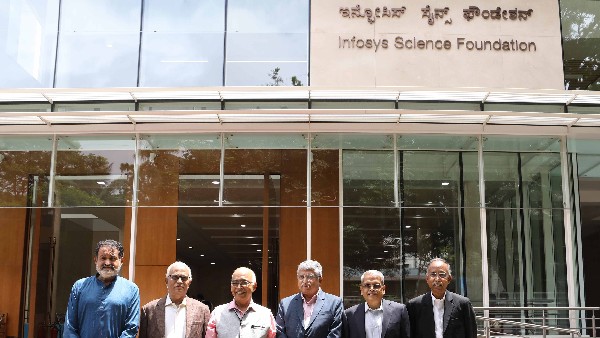 ISF ವೃತ್ತಿಪರರಿಗಾಗಿ ಕಚೇರಿಗಳನ್ನು ಹೊಂದಿದೆ 