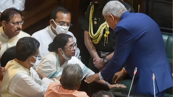 ಬಂಗಾಳದ ರಾಜ್ಯಪಾಲರಾಗಿ ಶಹಬ್ಬಾಸ್‌ಗಿರಿ 