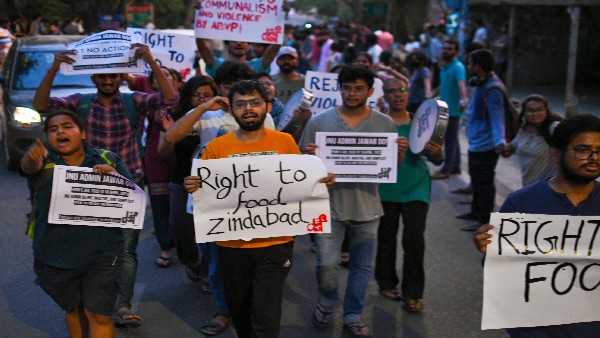 ಆರೋಗ್ಯಕರ ಚರ್ಚೆ ನಡೆಸಿ, ಹಿಂಸಾಚಾರವನ್ನಲ್ಲ ಆರೋಗ್ಯಕರ ಚರ್ಚೆ ನಡೆಸಿ, ಹಿಂಸಾಚಾರವನ್ನಲ್ಲ