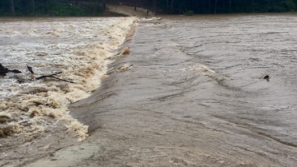  ಗುಡ್ಡ ಕುಸಿತ, ವಾಹನ ಸಂಚಾರ ಅಸ್ತವ್ಯಸ್ತ 