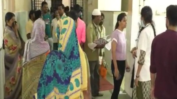 Koppal : Mother Dies, 2 Children Injured in Car accident near Bhanapur Koppal : Mother Dies, 2 Children Injured in Car accident near Bhanapur