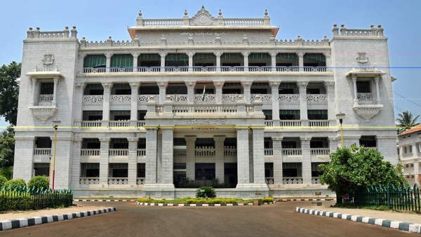 ಅಧಿಸೂಚನೆ ಬಾರದ್ದಕ್ಕೆ ಆಕ್ರೋಶ 