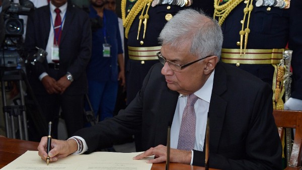 ಗುರುವಾರ ರಾನಿಲ್ ವಿಕ್ರಮಸಿಂಘೆ ಪ್ರಮಾಣವಚನ ಗುರುವಾರ ರಾನಿಲ್ ವಿಕ್ರಮಸಿಂಘೆ ಪ್ರಮಾಣವಚನ