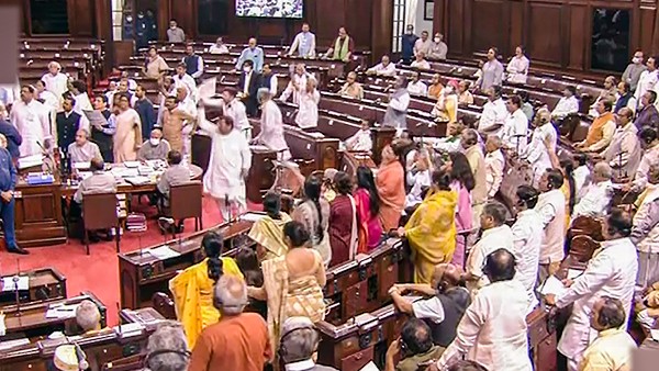 ಅಸಂಬದ್ಧವಾಗಿ ಮಾತನಾಡುವ ನಾಯಕ 