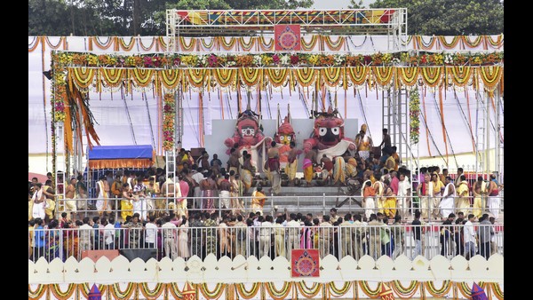 ವಿದೇಶಿಯರೂ ಜಾತ್ರೆಯಲ್ಲಿ ಭಾಗಿ