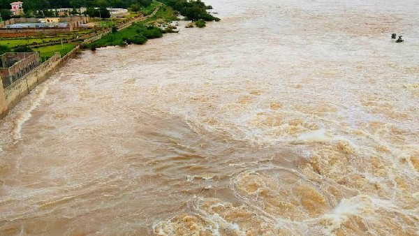 JDS MLAs slams Mandya MP Sumalatha for not attend meeting held in Srirangapatna 