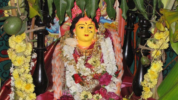 ಜೇಡಿಮಣ್ಣಿನಿಂದ ಮಂಗಳ ಗೌರಿ ಪ್ರತಿಮೆ:- 