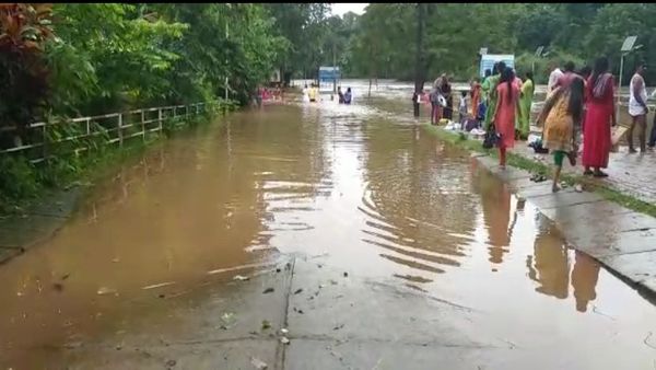 ಮಳೆ ಹೊಡೆತಕ್ಕೆ ಮನೆ ಕುಸಿತ 