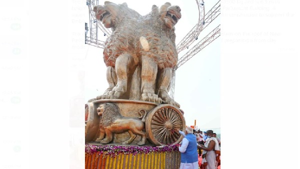 Modi unveiled the national emblem in the new parliament building 
