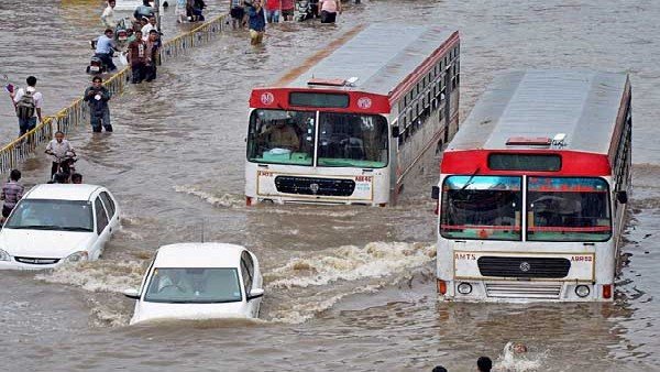 Heavy rain in Maharashtra, 84 people dead more then 66 injured Heavy rain in Maharashtra, 84 people dead more then 66 injured