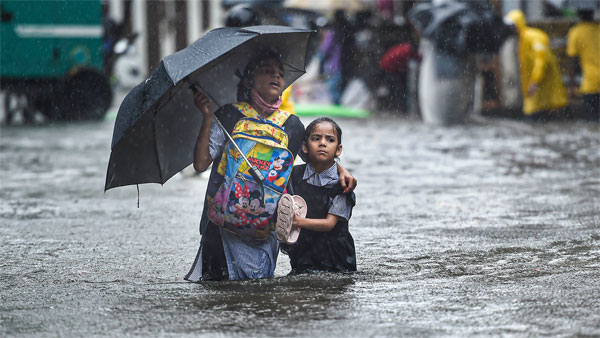 Heavy rain in Maharashtra, 84 people dead more then 66 injured Heavy rain in Maharashtra, 84 people dead more then 66 injured