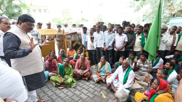 Do not forcibly acquire land from farmers: Murugesh nirani