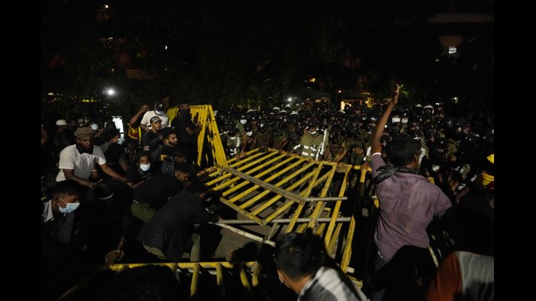 ಮರ್ಯಾದೆ ಉಳಿಸಿಕೊಳ್ಳಲು ರಾಜೀನಾಮೆ ನೀಡಿ ಎಂದ ಸನತ್ ಜಯಸೂರ್ಯ 