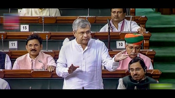  ಅಗ್ನಿಪಥ ಪ್ರತಿಭಟನೆ ವೇಳೆ 2,000ಕ್ಕೂ ಹೆಚ್ಚು ರೈಲು ರದ್ದು