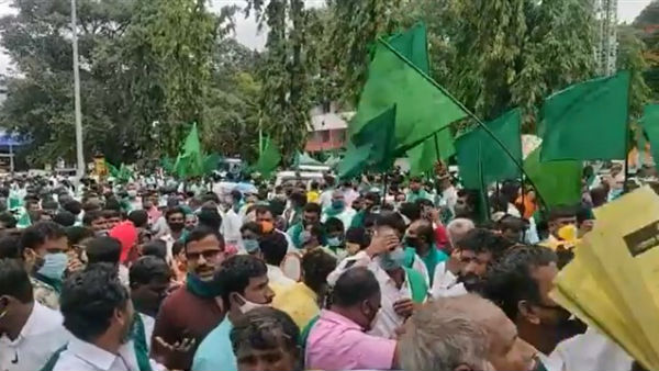 Yashvantpur APMC support for protest against 5 Per cent GST 