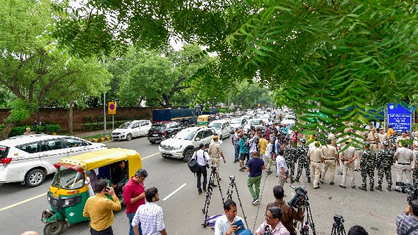  ಪ್ರತಿಭಟನೆಯನ್ನು ಹತ್ತಿಕ್ಕಲಾಗುತ್ತಿದೆ 