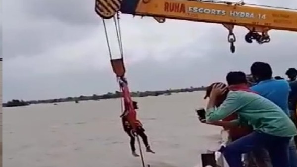 RTPS Staff Tried open the Gurjapur Barrage Gates with help of a Crane amid Flood Situation RTPS Staff Tried open the Gurjapur Barrage Gates with help of a Crane amid Flood Situation