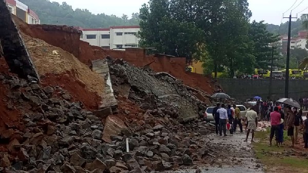ಮೂಡಬಿದ್ರೆ ಮೈಟ್ ಕಾಲೇಜಿನ ಕಾಂಪೌಂಡ್ ಕುಸಿತ ಮೂಡಬಿದ್ರೆ ಮೈಟ್ ಕಾಲೇಜಿನ ಕಾಂಪೌಂಡ್ ಕುಸಿತ