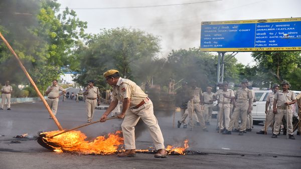 ಕೋಮು ಗಲಭೆ ತಡೆಯಲು ಹರಸಾಹಸ 