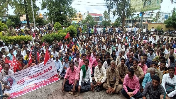 Gram Panchayat Workers Protest demand for Wage Revision in Ramanagra 