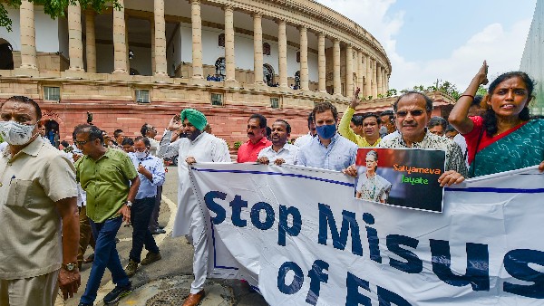 ಕಾಂಗ್ರೆಸ್ ಪ್ರತಿಭಟನೆ ವಿರುದ್ಧ ಸಂಬಿತ್ ಪಾತ್ರ ಕಿಡಿ ಕಾಂಗ್ರೆಸ್ ಪ್ರತಿಭಟನೆ ವಿರುದ್ಧ ಸಂಬಿತ್ ಪಾತ್ರ ಕಿಡಿ