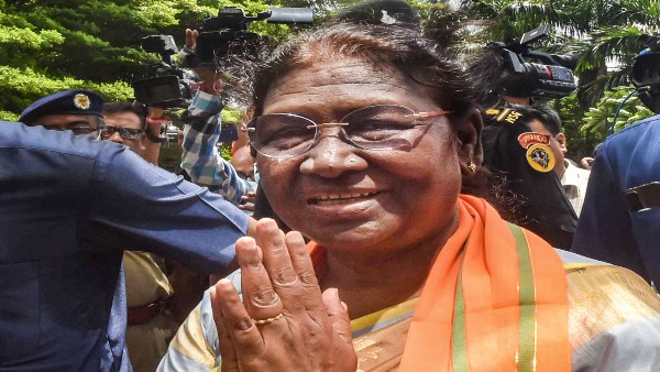 ಉದ್ಧವ್ ಠಾಕ್ರೆ ಕರೆದ ಸಭೆಯಲ್ಲಿ 16 ಸಂಸದರು 