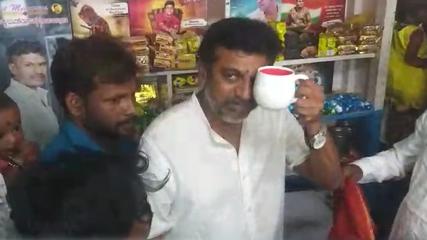  ಅಭಿಮಾನಿ ಅಂಗಡಿಯಲ್ಲಿ ಚಹಾ ಸವಿದ ಶಿವಣ್ಣ 