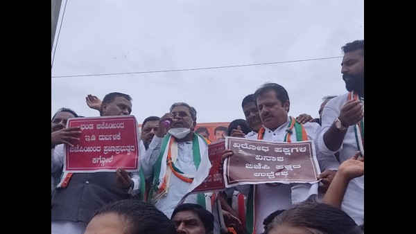  ತಪ್ಪು ಮುಚ್ಚಿಕೊಳ್ಳಲು ಧರ್ಮಾಧಾರಿತ ರಾಜಕಾರಣ 