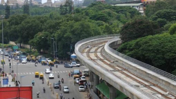 ರಸ್ತೆಗಳನ್ನು ಮೇಲ್ದರ್ಜೆಗೆ ಏರಿಸಬೇಕು 