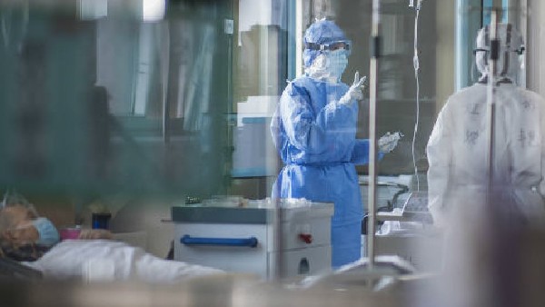 ಇಬ್ಬರು ಯೋಧರು ಸೇರಿ ಐದು ಜನರ ಜೀವ ಉಳಿಸಿದ ಮಹಿಳೆ! 