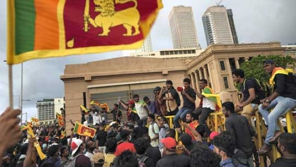 ಭದ್ರತೆ ನಡುವೆ ಅಧ್ಯಕ್ಷರ ಮನೆ ಮೇಲೆ ಮುತ್ತಿಗೆ 