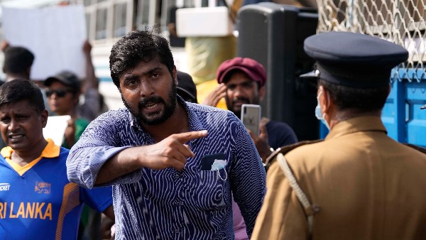 ಪರಿಸ್ಥಿತಿ ನಿಭಾಯಿಸಲು ಪರದಾಡುತ್ತಿರುವ ಸರ್ಕಾರ