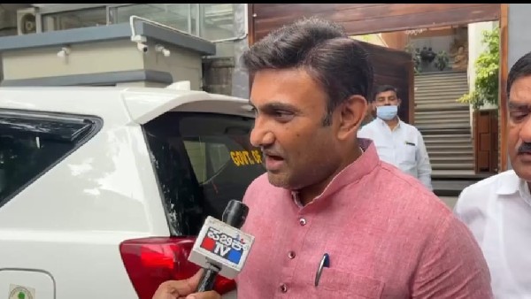 ಕಾಂಗ್ರೆಸ್‌ ಪಕ್ಷದ್ದು ದ್ವಿಮುಖ ನೀತಿ