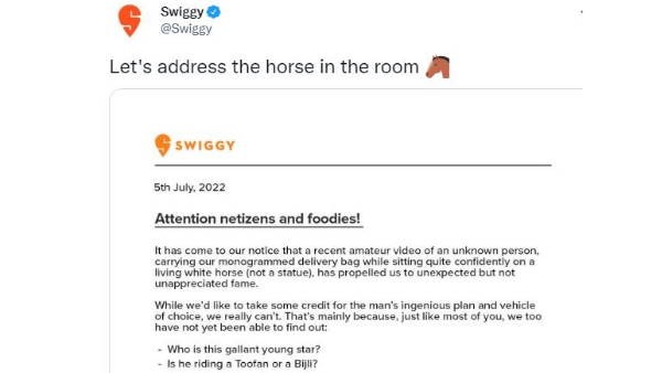 ಭಾರಿ ಮಳೆಯಲ್ಲಿ ಕುದುರೆ ಸವಾರಿ 