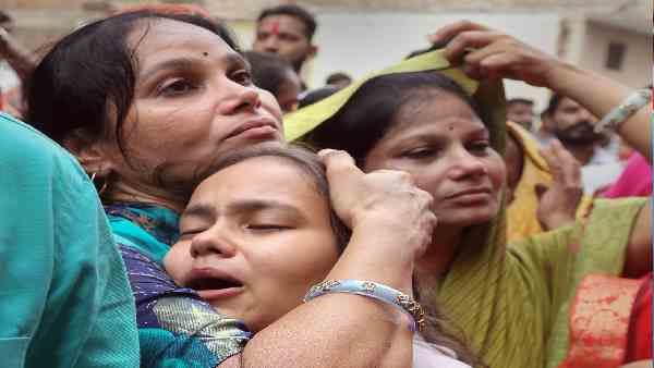 ಇಬ್ಬರು ಪೊಲೀಸ್ ಪೇದೆಗಳ ನಿಯೋಜನೆ