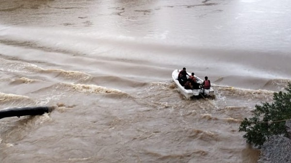  ನದಿಯಲ್ಲಿ ಸಿಲುಕಿದ್ದ ಐವರ ರಕ್ಷಣೆ 