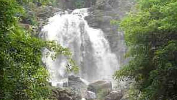  ಅಪಾಯಕ್ಕೆ ಆಹ್ವಾನ ಪ್ರವಾಸಿಗರ ಸೆಲ್ಫೀ ಹುಚ್ಚು 