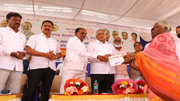 ಸ್ವಾತಂತ್ರ ಪೂರ್ವದಲ್ಲಿ ನಿರ್ಮಾಣವಾಗಿದ್ದ ಮನೆಯಲ್ಲೇ ವಾಸ ಸ್ವಾತಂತ್ರ ಪೂರ್ವದಲ್ಲಿ ನಿರ್ಮಾಣವಾಗಿದ್ದ ಮನೆಯಲ್ಲೇ ವಾಸ