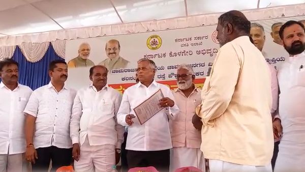 ಮನೆಯ ಹಿರಿಯರ ಹೆಸರಿಗೆ ಪತ್ರ ಮನೆಯ ಹಿರಿಯರ ಹೆಸರಿಗೆ ಪತ್ರ