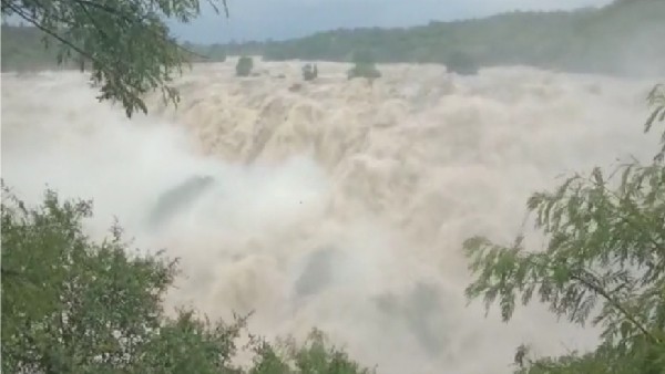  ಜಲಪಾತ ವೀಕ್ಷಣೆಗೂ ಸೂಕ್ತ ಸ್ಥಳವಿಲ್ಲ
