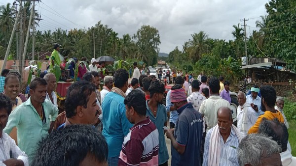  ಇಬ್ಬರ ಜಗಳದಲ್ಲಿ ದಾರಿ ಕಾಣದ ಸ್ಮಶಾನ 