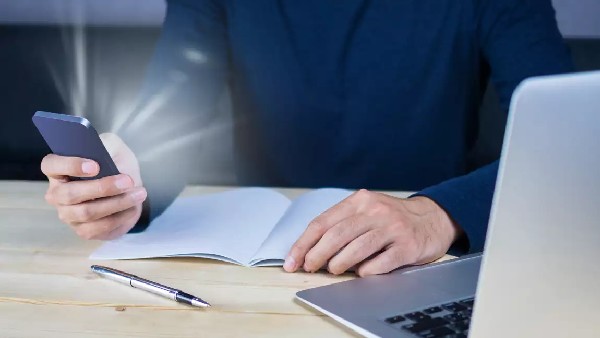 ವಿದ್ಯಾಸಂಸ್ಥೆಗಳ ಮೊಬೈಲ್ ಫೋನ್, ಕಂಪ್ಯೂಟರ್ ವಶ 