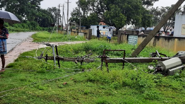 Heavy rains in Chamarajanagar district: water flow to petrol Bunk 