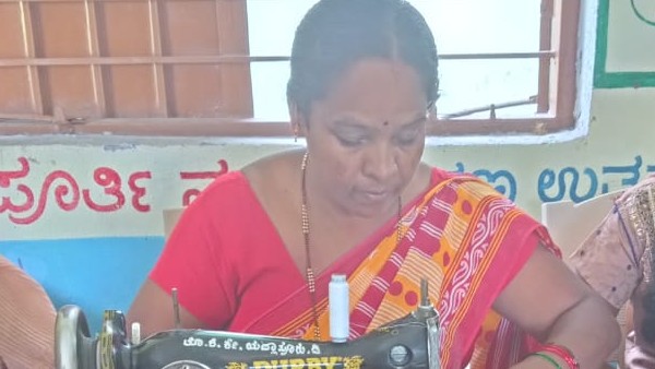 Raichur: National flag Preparation by members of Mahila Swasahay Sangha Raichur: National flag Preparation by members of Mahila Swasahay Sangha