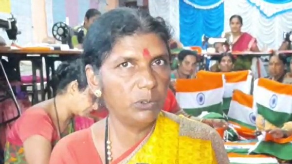  ರಾಷ್ಟ್ರಧ್ವಜ ತಯಾರಿಸುವಲ್ಲಿ ಮಹಿಳೆಯರ ಶ್ರಮ