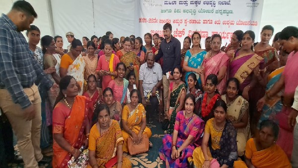 BJP women members of CMC outrage against HD Kumaraswamy